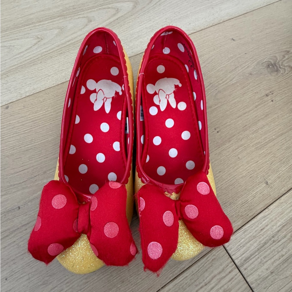 Disney Minnie Yellow and Red Polka Dot Shoes 11/12 - Picture 4 of 14